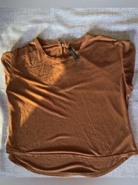 GIBSON Stud-Embellished Short Sleeve Top in Sienna Brown
